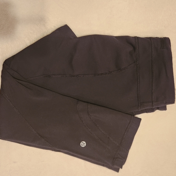 LULULEMON crop black leggings. Missing size tag but perfect condition - Picture 9 of 13